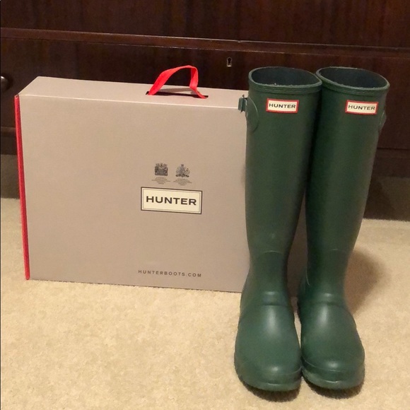Hunter Shoes - HUNTER TALL BOOTS. GREEN MATTE FINISH SIZE 9